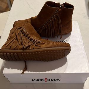 Willow Boot Minnetonka